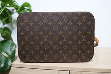 Load image into Gallery viewer, Vintage Louis Vuitton Beauty Cosmetic Make Up Monogram Hard Train Trunk Case Shoulder Bag Box 1980s
