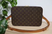 Load image into Gallery viewer, Vintage Louis Vuitton Beauty Cosmetic Make Up Monogram Hard Train Trunk Case Shoulder Bag Box 1980s
