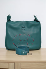 Load image into Gallery viewer, RARE TGM! Hermes Taurillon Clemence Evelyne TGM Malachite Crossbody Bag
