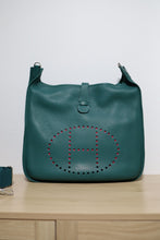 Load image into Gallery viewer, RARE TGM! Hermes Taurillon Clemence Evelyne TGM Malachite Crossbody Bag
