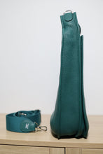 Load image into Gallery viewer, RARE TGM! Hermes Taurillon Clemence Evelyne TGM Malachite Crossbody Bag
