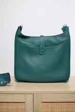 Load image into Gallery viewer, RARE TGM! Hermes Taurillon Clemence Evelyne TGM Malachite Crossbody Bag
