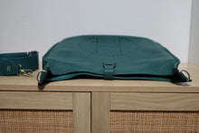 Load image into Gallery viewer, RARE TGM! Hermes Taurillon Clemence Evelyne TGM Malachite Crossbody Bag
