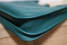 Load image into Gallery viewer, RARE TGM! Hermes Taurillon Clemence Evelyne TGM Malachite Crossbody Bag
