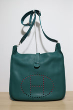 Load image into Gallery viewer, RARE TGM! Hermes Taurillon Clemence Evelyne TGM Malachite Crossbody Bag
