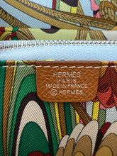 Load image into Gallery viewer, Hermes Epson Silk&#39;in Compact Wallet Gold SHW
