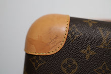 Load image into Gallery viewer, Authentic Louis Vuitton Monogram Horizon 55 Travel Rolling Luggage
