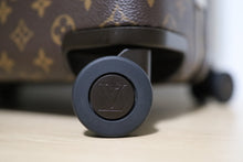 Load image into Gallery viewer, Authentic Louis Vuitton Monogram Horizon 55 Travel Rolling Luggage
