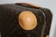 Load image into Gallery viewer, Authentic Louis Vuitton Monogram Horizon 55 Travel Rolling Luggage
