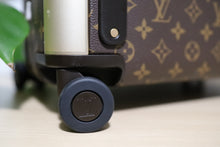 Load image into Gallery viewer, Authentic Louis Vuitton Monogram Horizon 55 Travel Rolling Luggage
